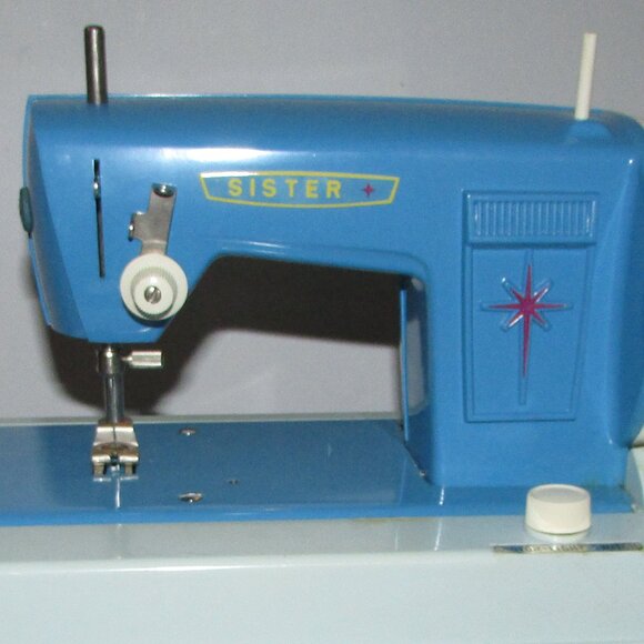 Vintage Sister Electric Kids Sewing Machine - Picture 3 of 15